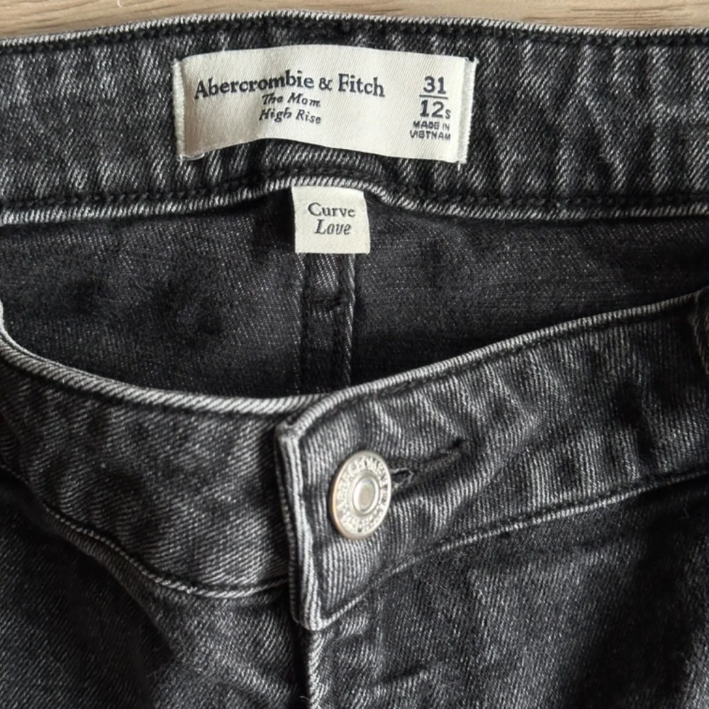 Curve Love High Rise Mom Jean - Picture 2 of 3
